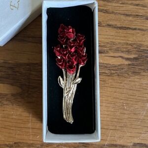 VTG Signed DM 97 Red Rose Bouquet Flowers Roses Floral‎ Gold Tone Brooch Pin